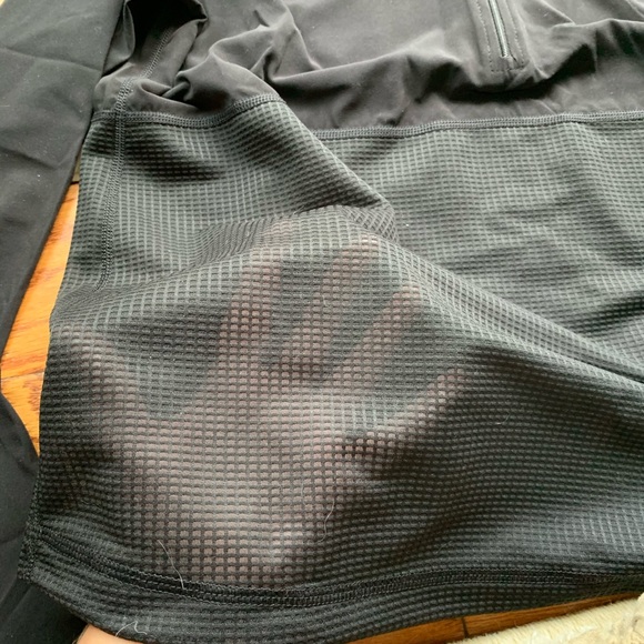 Workout top - Picture 2 of 6